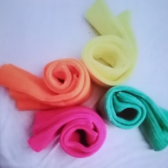 🛍 5 FOR $25 NEON GREEN LEGWARMERS - Picture 3 of 4